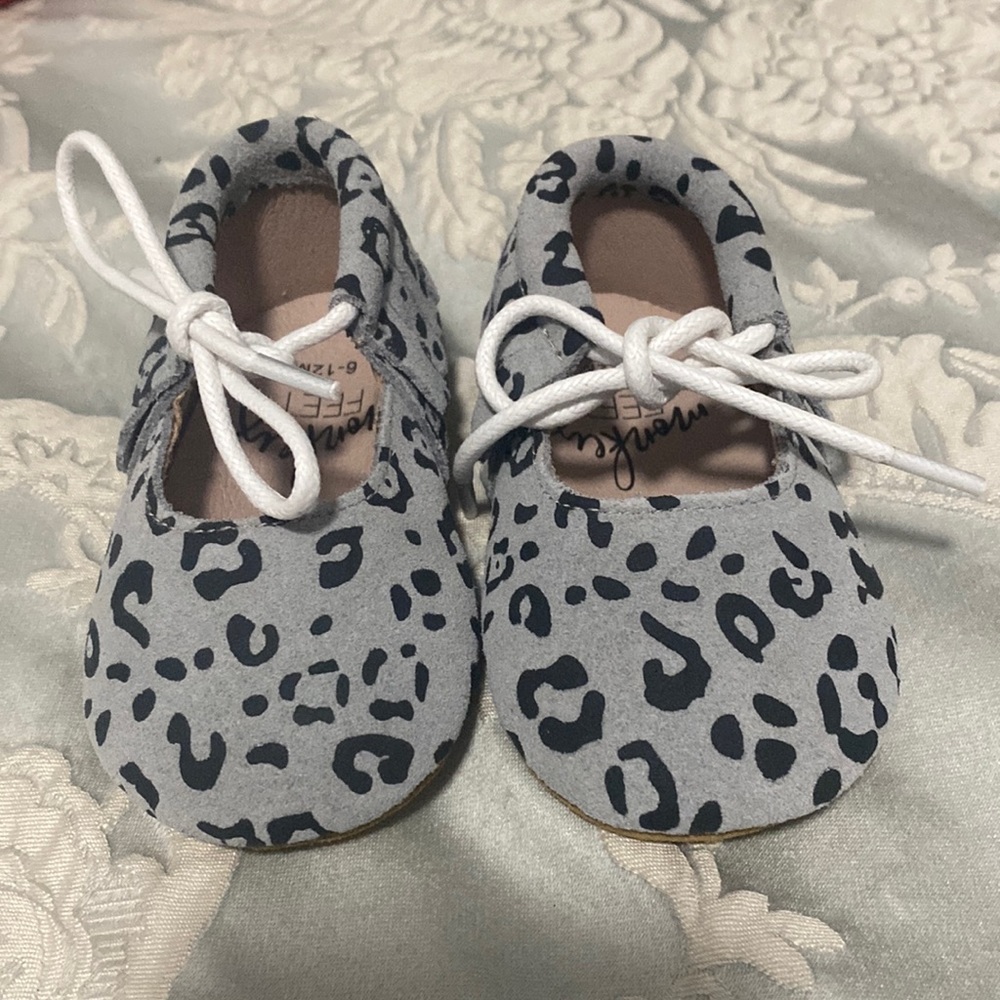 Monkey Feet - 6-12m - gray leopard